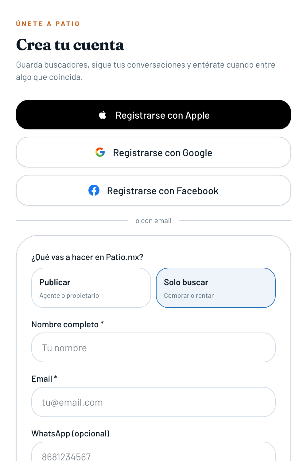 Pantalla real de registro en Patio.mx: alta con Apple, Google, Facebook o correo, y selector entre publicar o solo buscar.